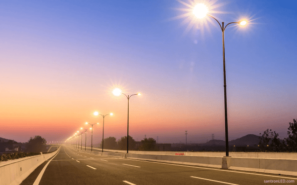 Read more about the article การเลือกโคมไฟถนน LED ไฟส่องถนน เลือกอย่างไรให้ตอบโจทย์ และได้มาตรฐานกรมทางหลวง