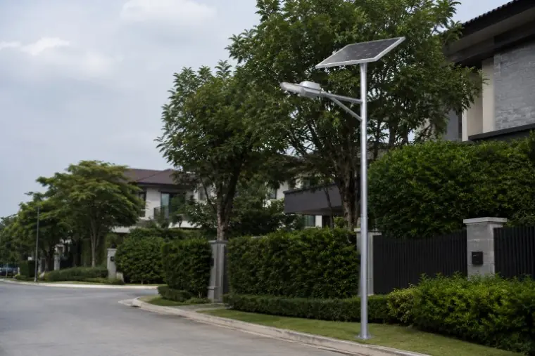 โคมไฟถนนโซล่าเซลล์พร้อมแผงพลังงานแสงอาทิตย์ในหมู่บ้าน W.L. Lighting